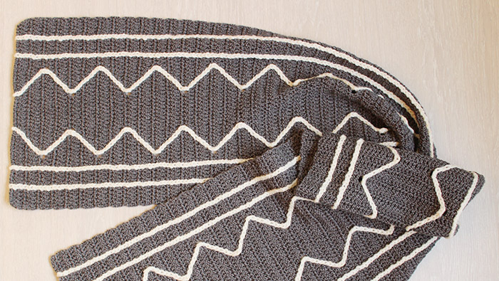 graphic-pattern-grey-crochet-scarf